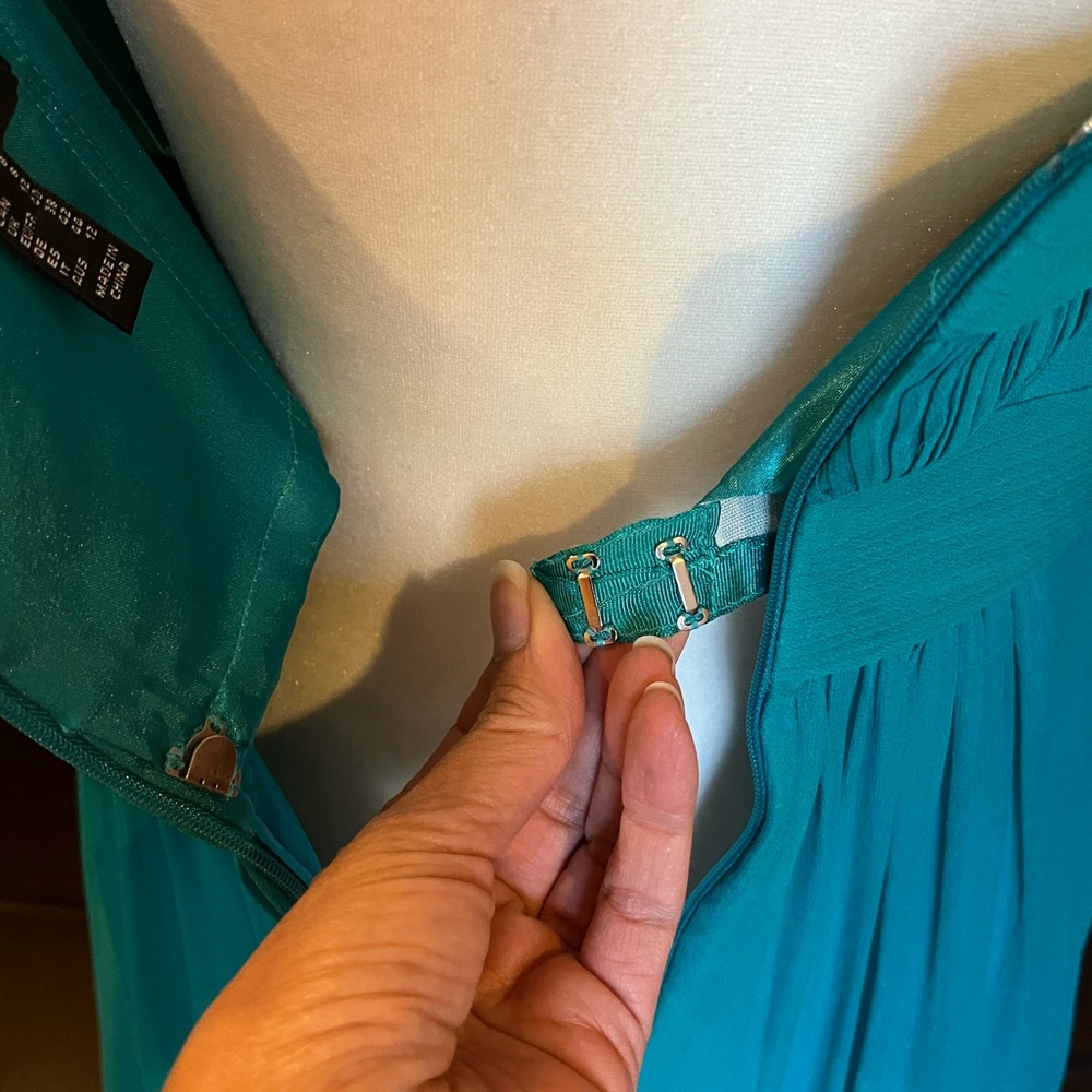 Aidan Mattox chiffon formal dress. Padded cups pleated bodice. 100% silk. Teal 8 - Picture 7 of 16
